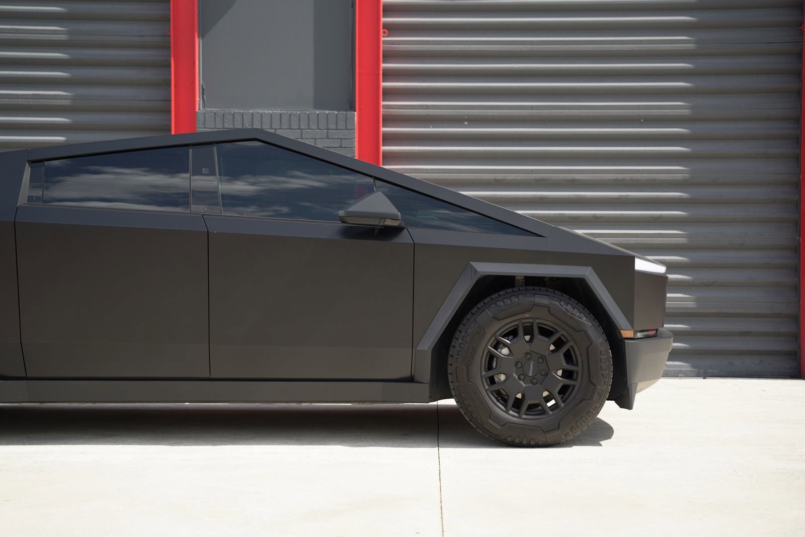 Used 2024 Tesla Cybertruck AWD Crew Cab image 8