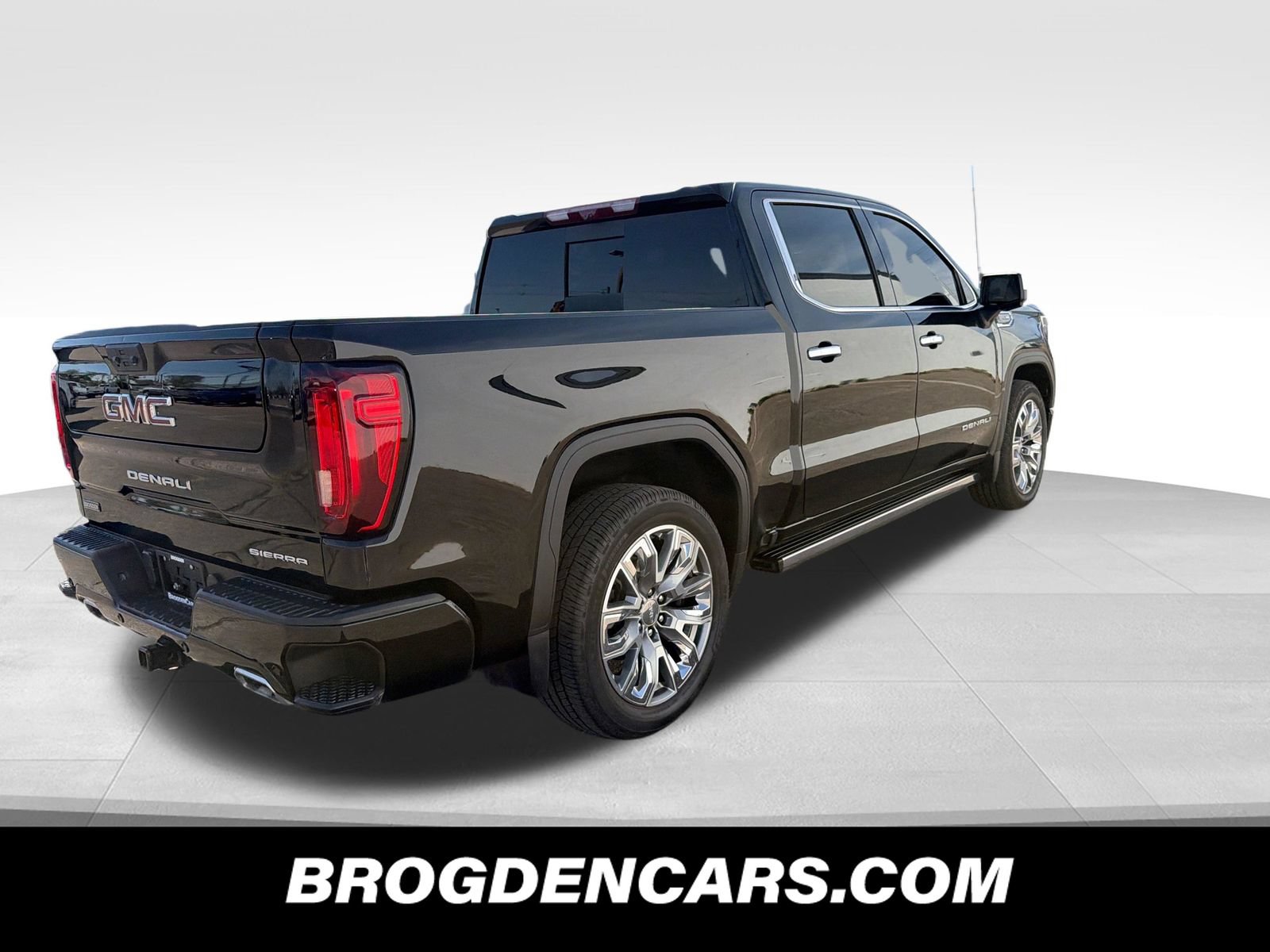 Used 2024 GMC Sierra 1500 Denali AWD/4WD image 3