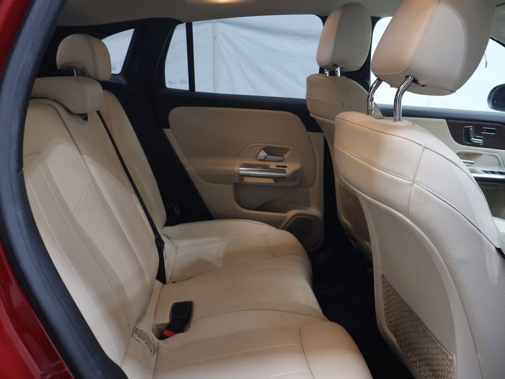 Used 2021 Mercedes-Benz GLA 250 4MATIC w/ Premium Package image 13