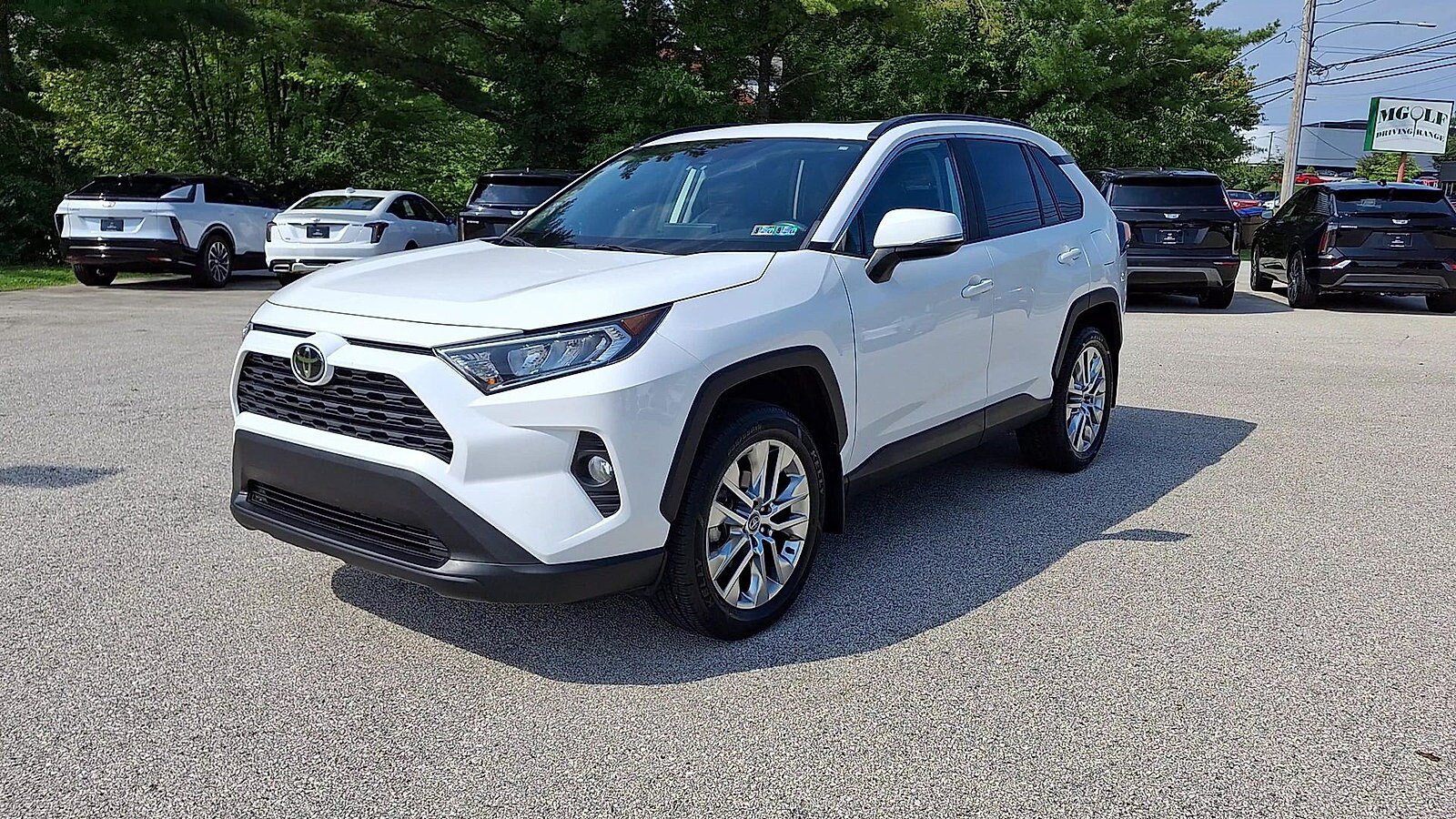 Used 2020 Toyota RAV4 XLE Premium AWD/4WD image 4