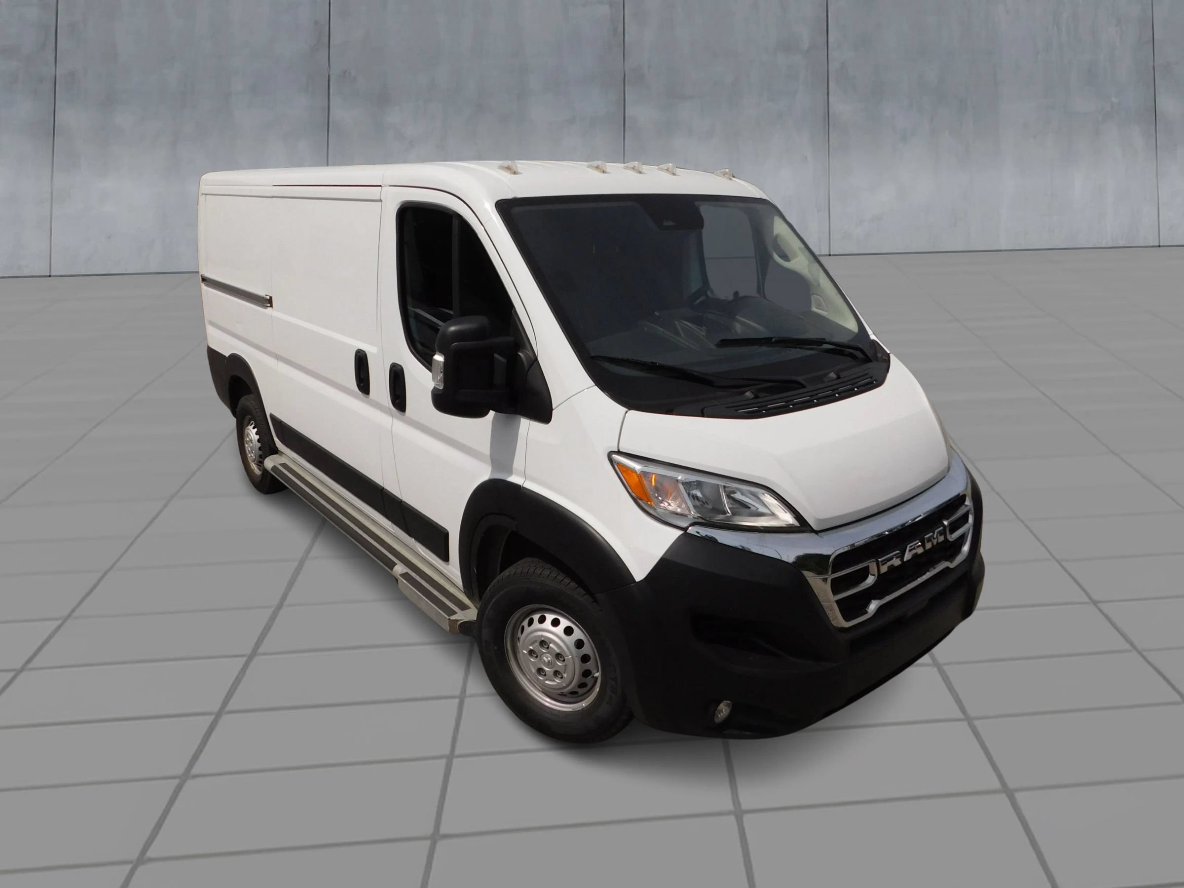 Used 2025 RAM ProMaster 2500 w/ U-Haul Equipment Group FWD image 2