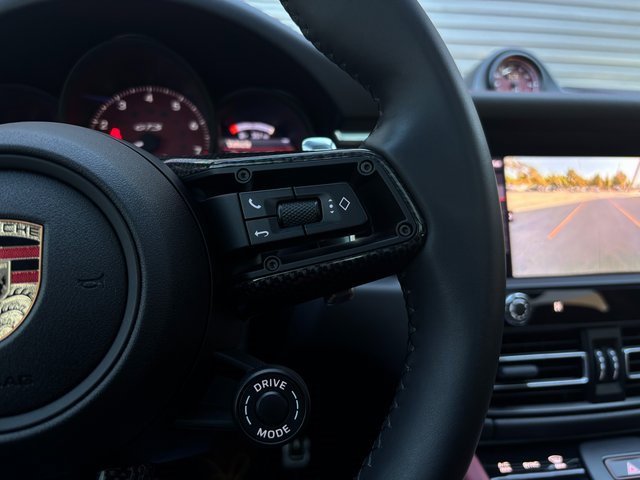 Certified 2025 Porsche Macan GTS image 16