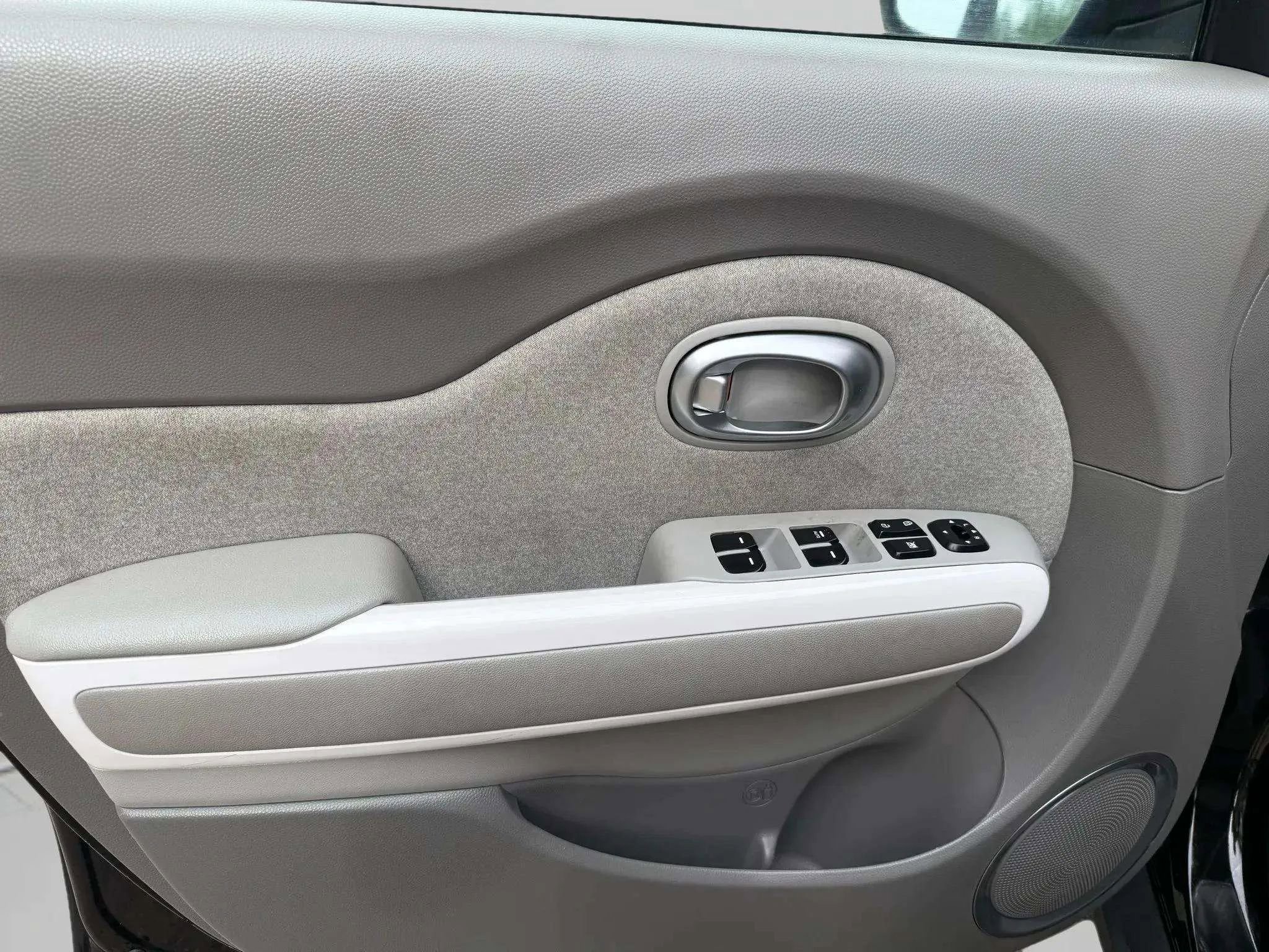 Used 2017 Kia Soul EV image 32