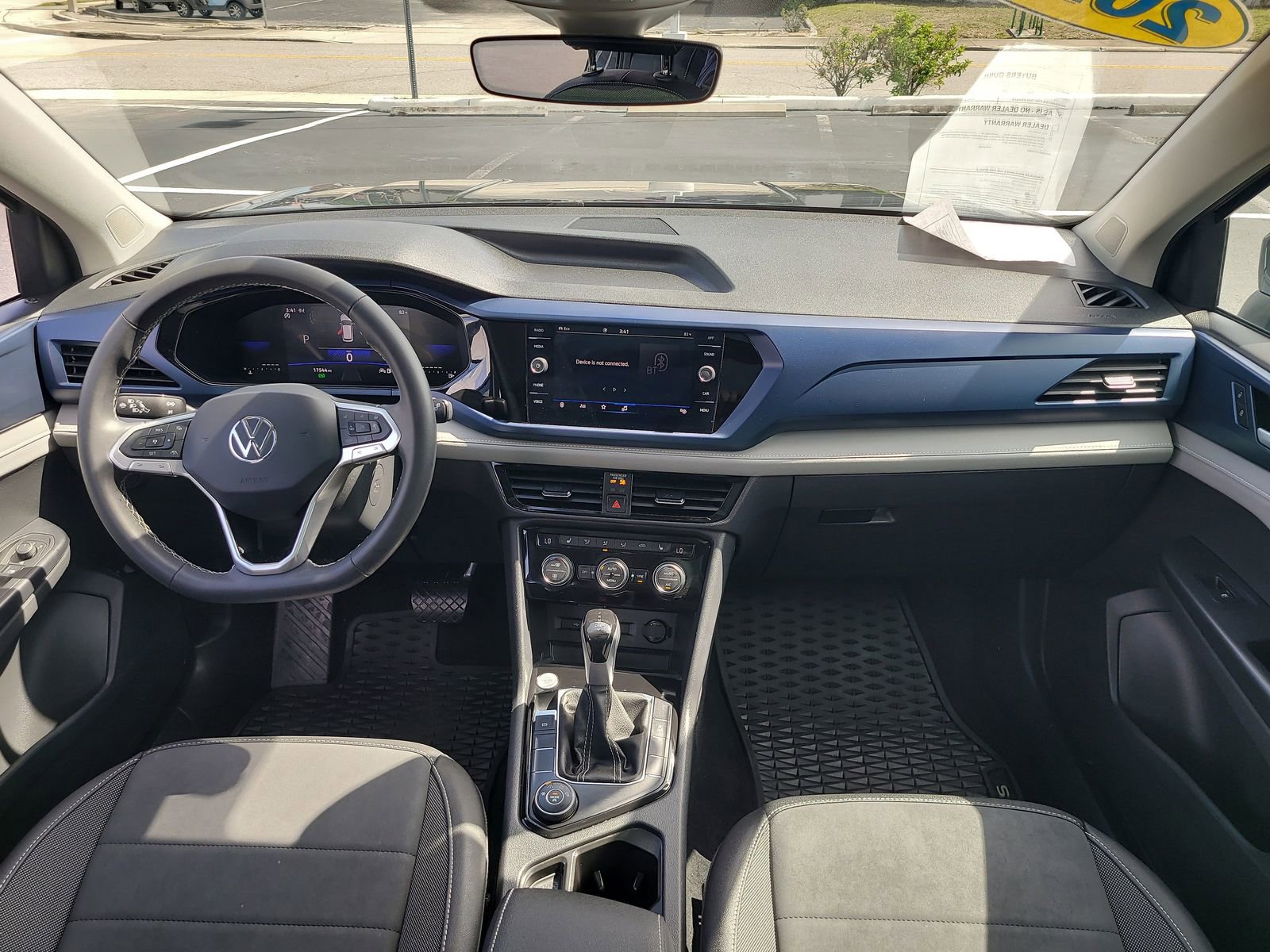 Used 2024 Volkswagen Taos SE image 12