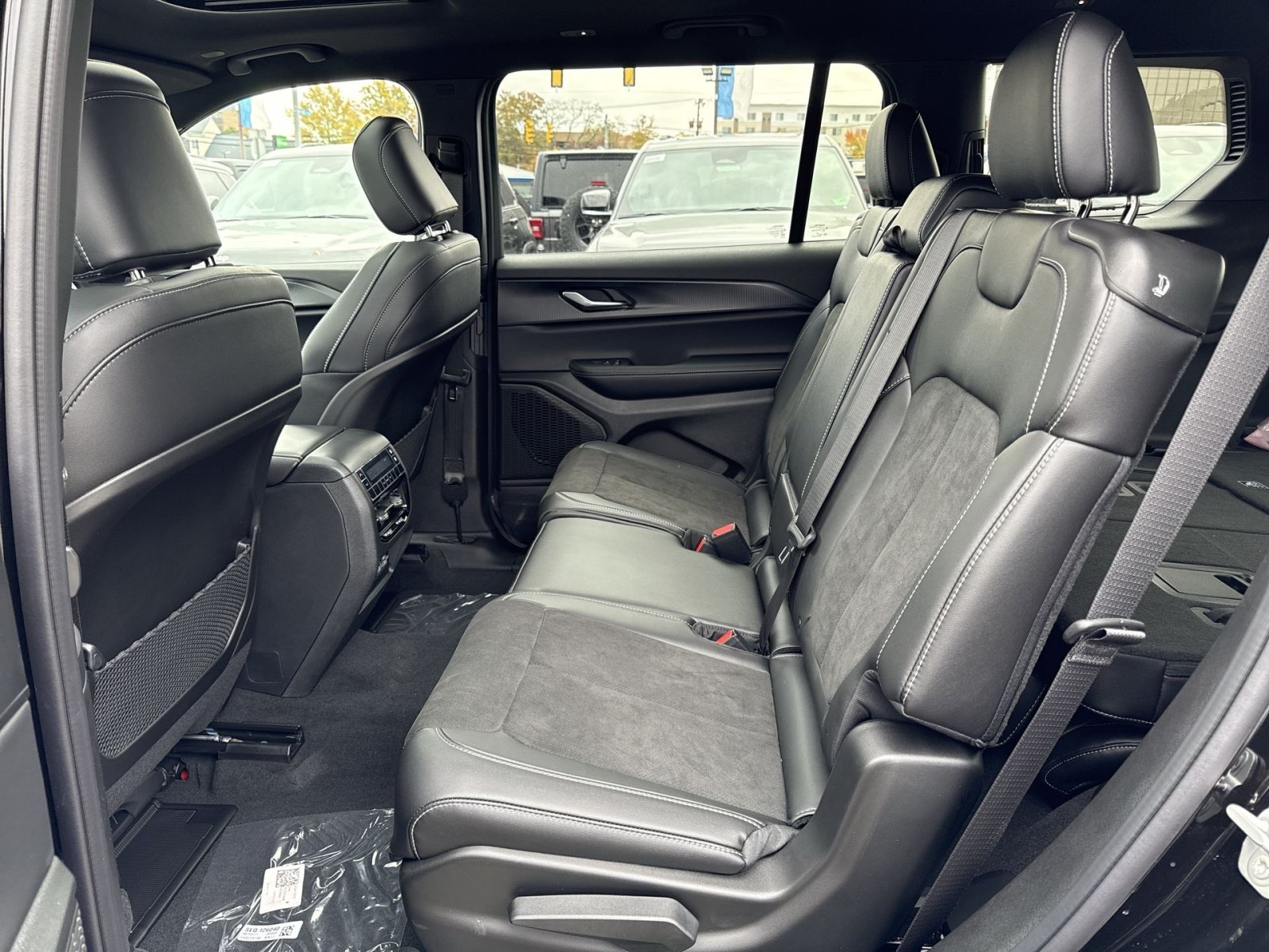 New 2025 Jeep Grand Cherokee L Altitude AWD/4WD image 24