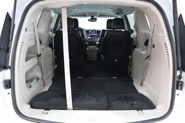 Used 2023 Chrysler Pacifica Touring-L FWD image 37
