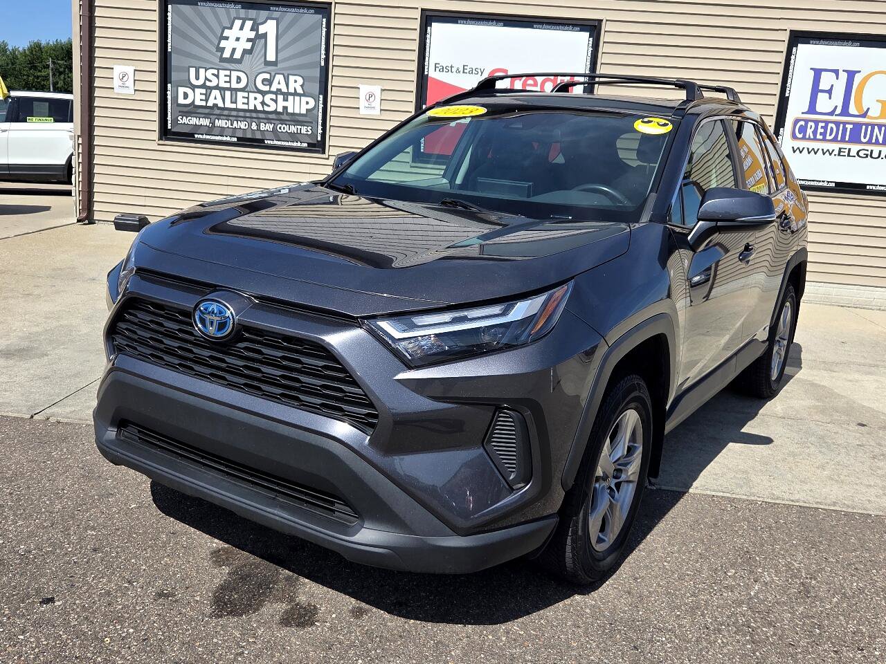 Used 2023 Toyota RAV4 XLE image 1