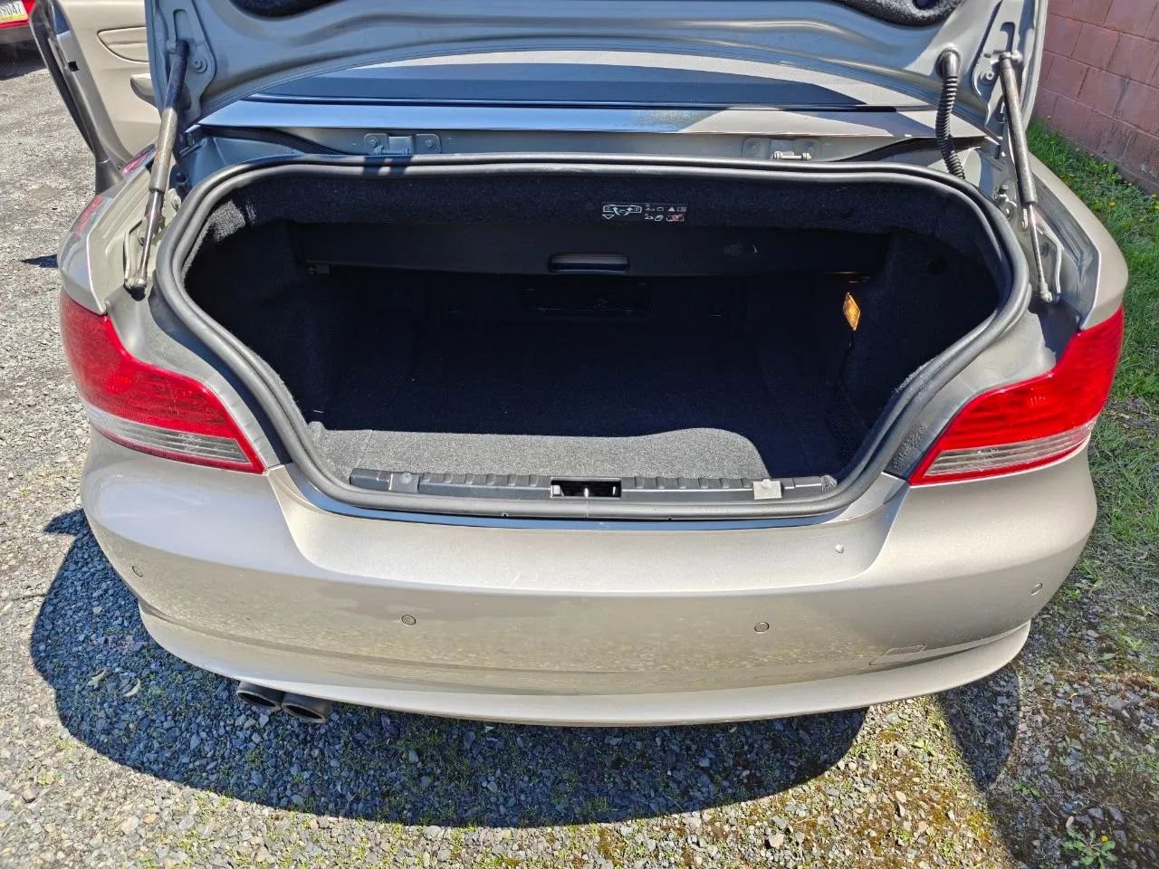 Used 2010 BMW 128i Convertible RWD image 4