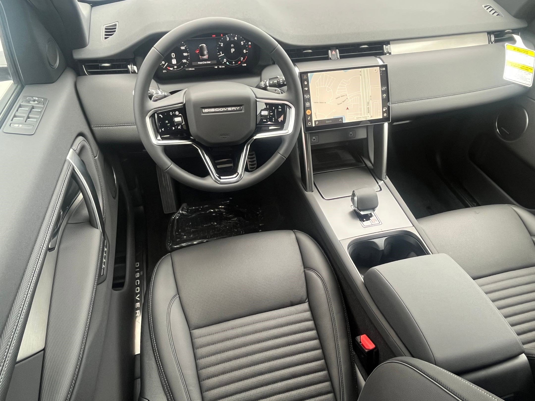 Used 2025 Land Rover Discovery Sport Dynamic SE AWD/4WD image 4