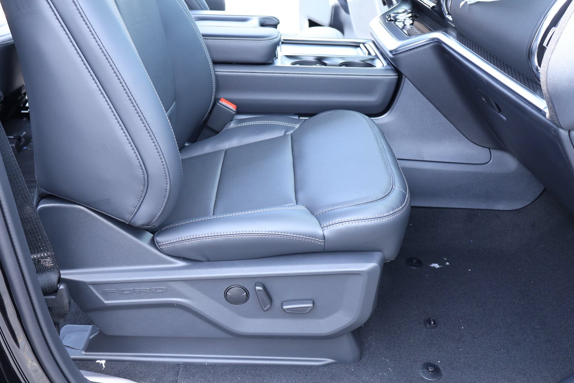 New 2026 Ford Expedition Max Platinum w/ Stealth Appearance Package AWD/4WD image 14