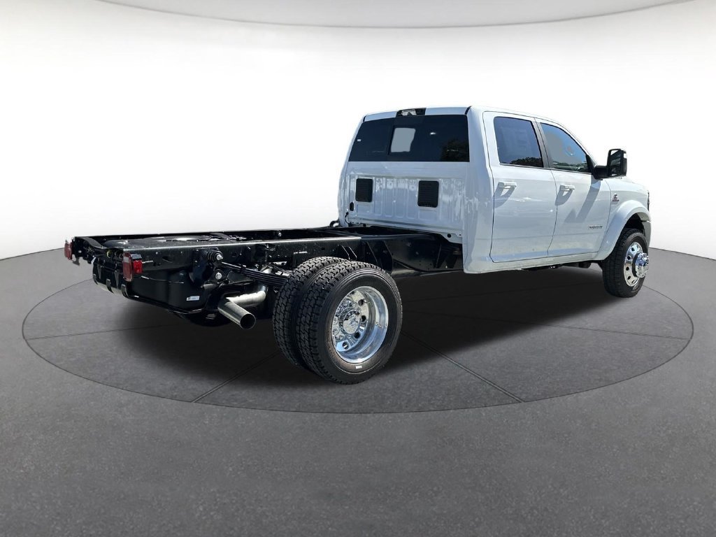New 2027 RAM 4500 4x4 Crew Cab DRW w/ Laramie Trim Package image 3