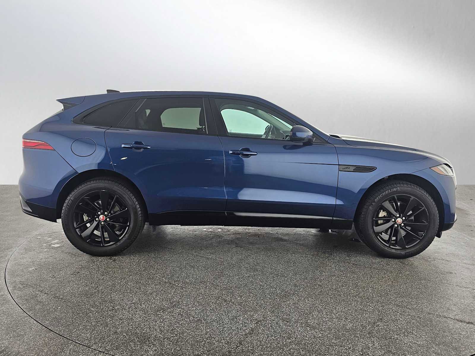Used 2022 Jaguar F-PACE S image 4