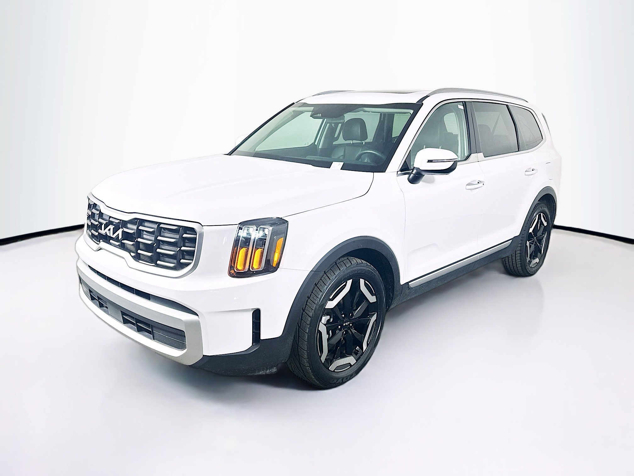 Used 2025 Kia Telluride S image 3