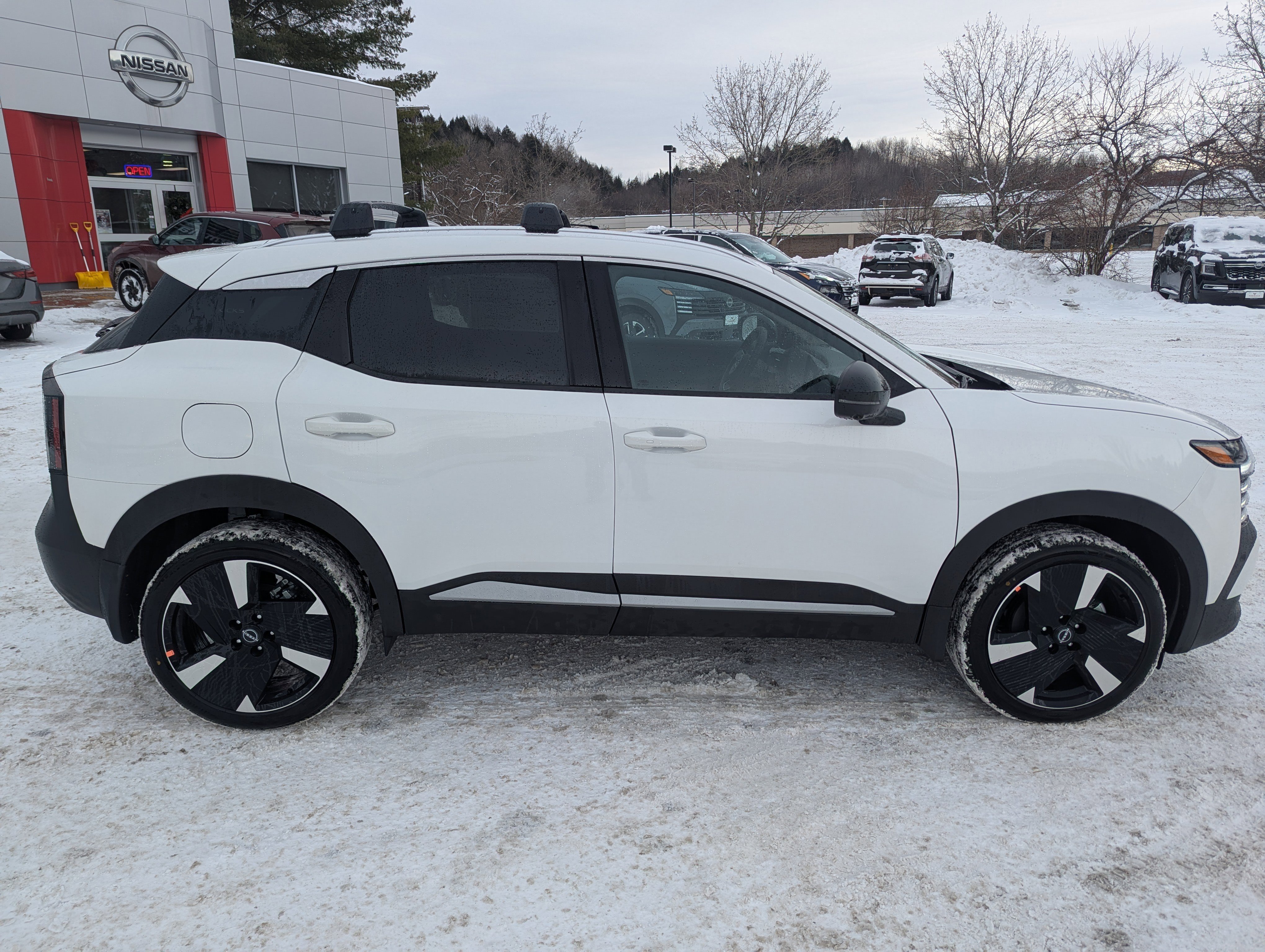 New 2026 Nissan Kicks SR w/ Cold Weather Package image 8