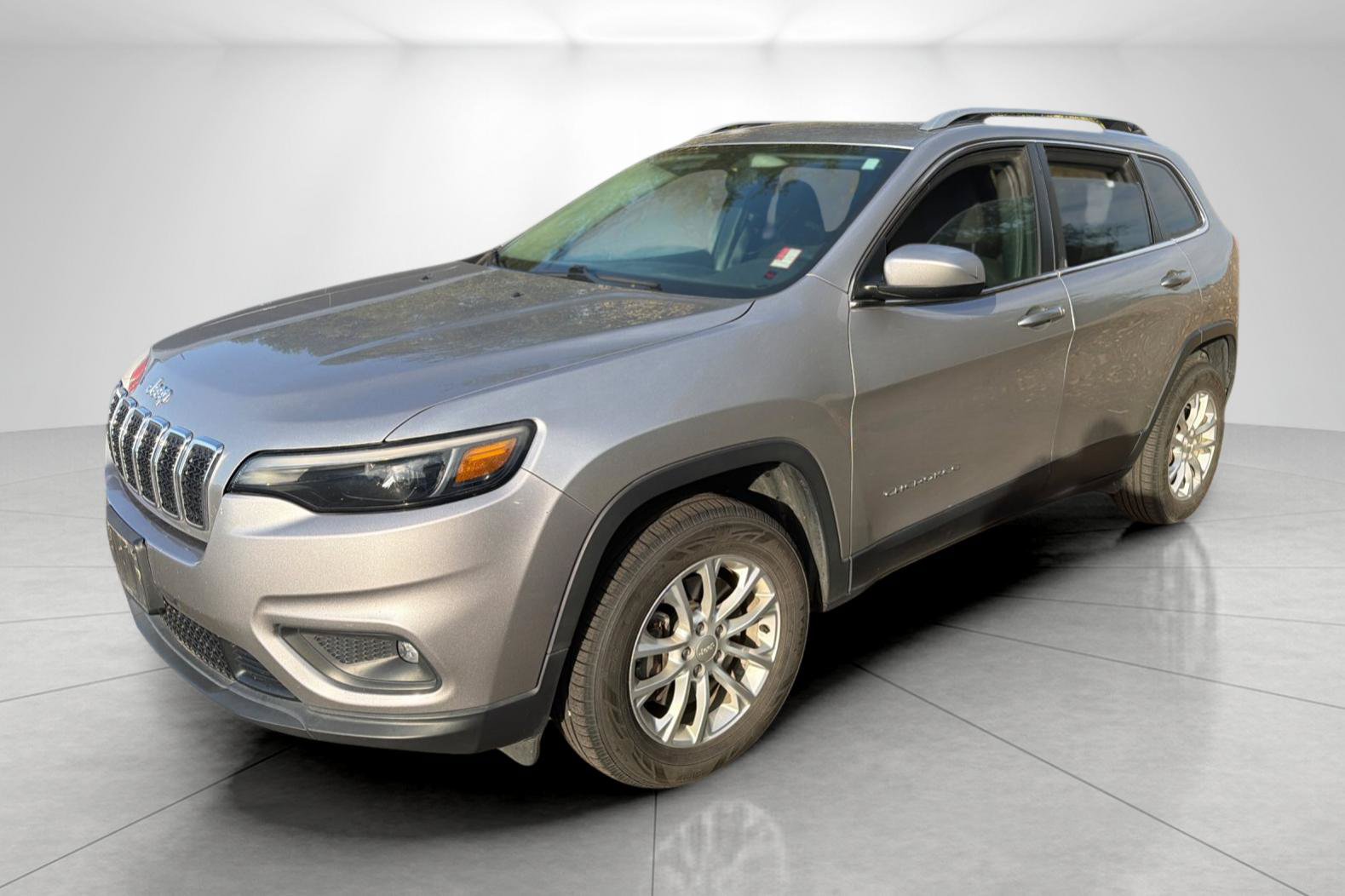 Used 2019 Jeep Cherokee Latitude w/ Popular Appearance Group AWD/4WD image 2