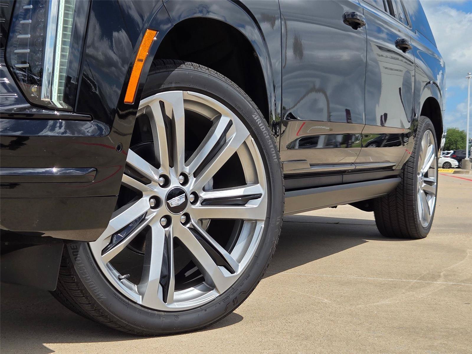 New 2026 Cadillac Escalade ESV Platinum Sport w/ LPO, Floor Liner Package AWD/4WD image 8