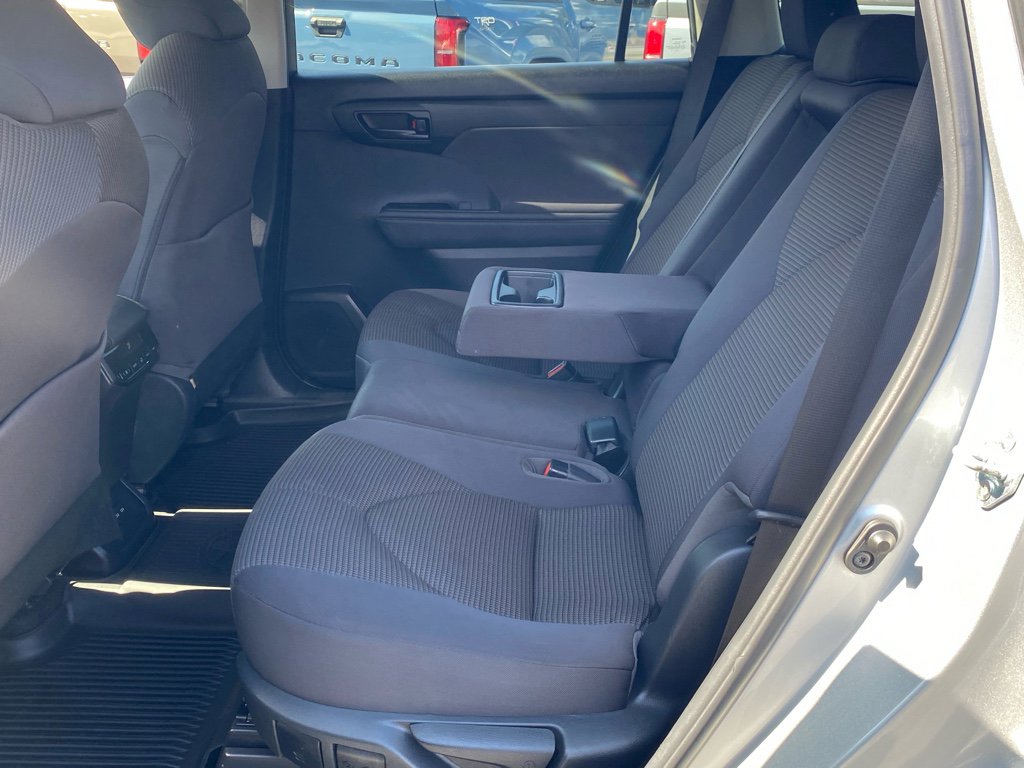 Used 2023 Toyota Highlander L image 7