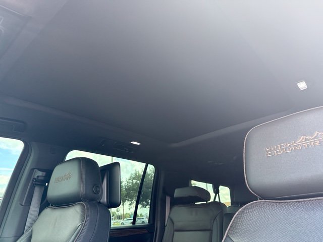 Used 2022 Chevrolet Suburban High Country RWD image 22