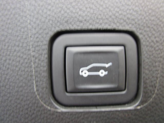 Certified 2023 Chevrolet Traverse Premier w/ Redline Edition image 25