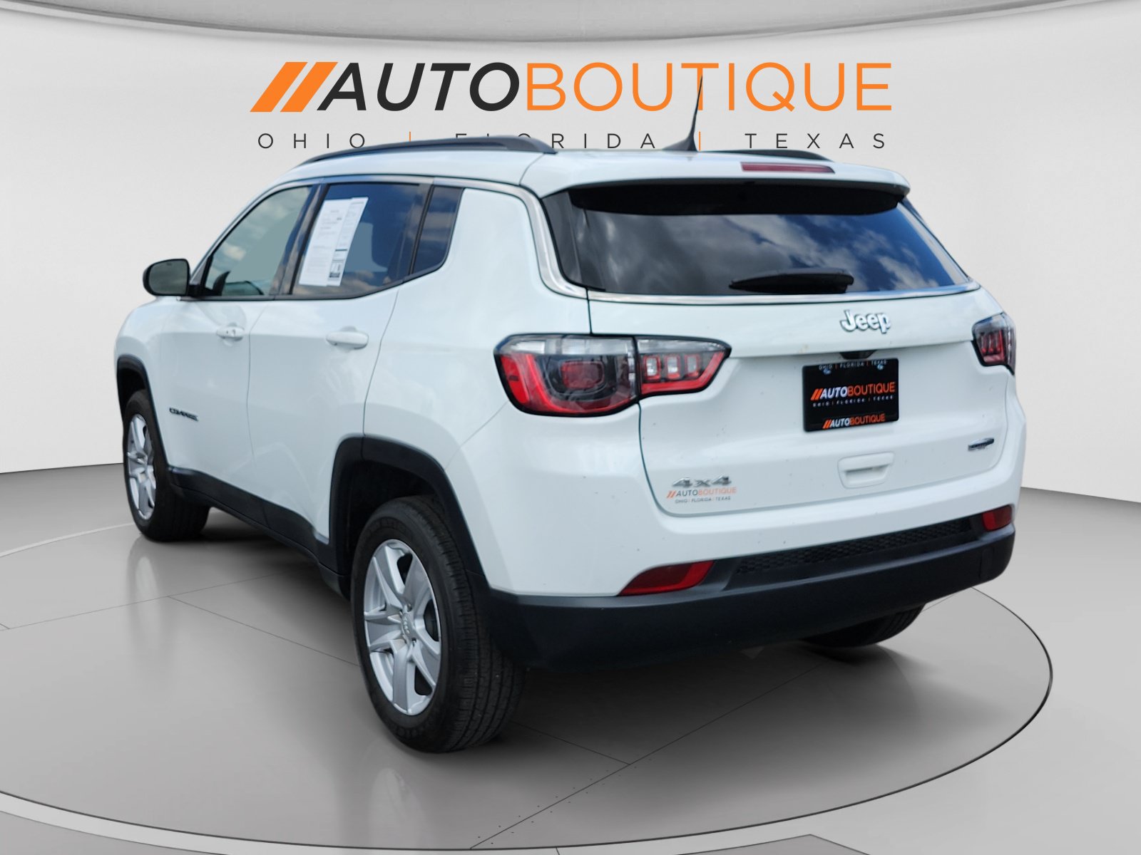 Used 2022 Jeep Compass Latitude w/ Sun and Sound Group AWD/4WD image 3
