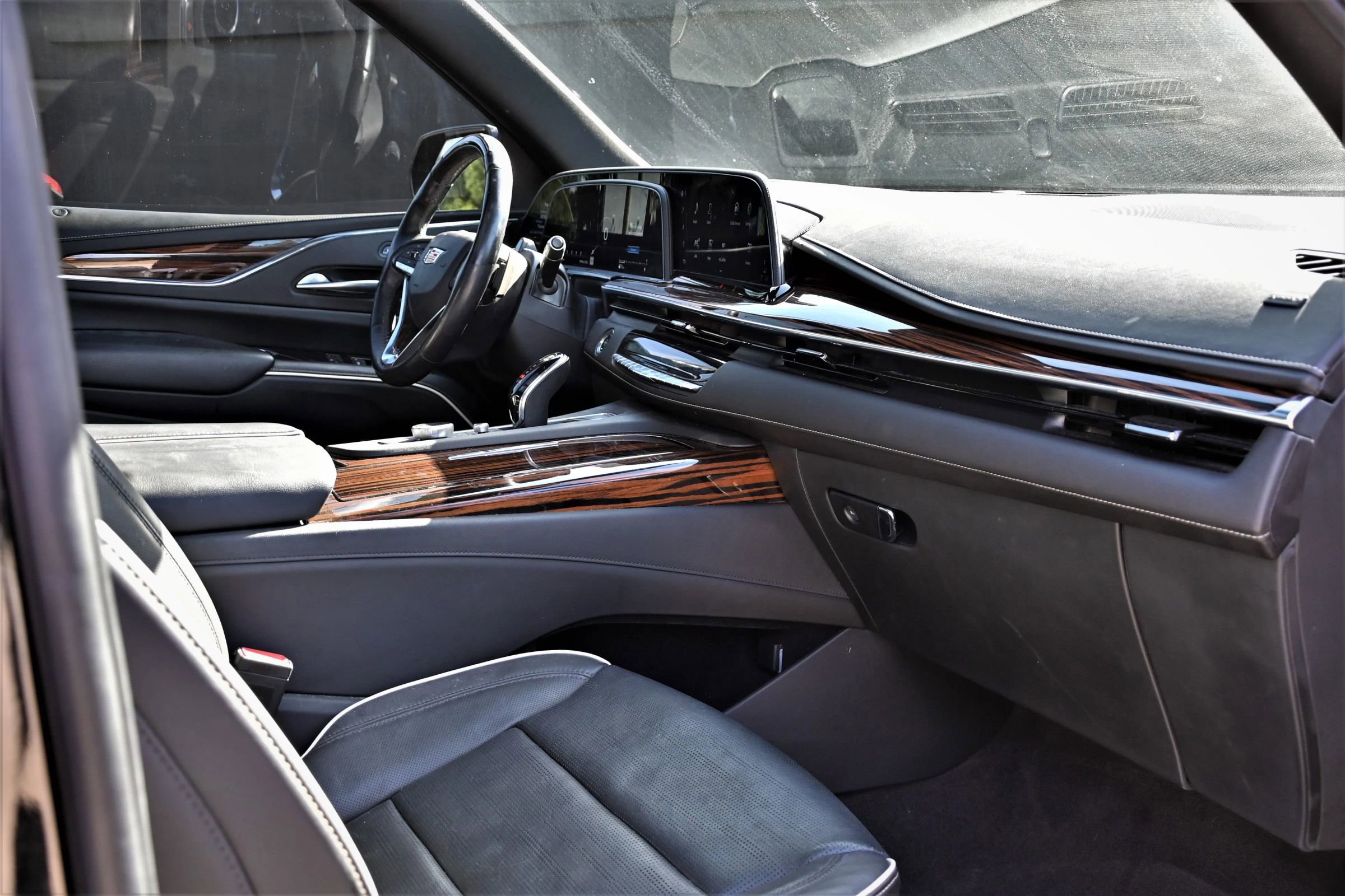 Used 2023 Cadillac Escalade Premium Luxury RWD image 21