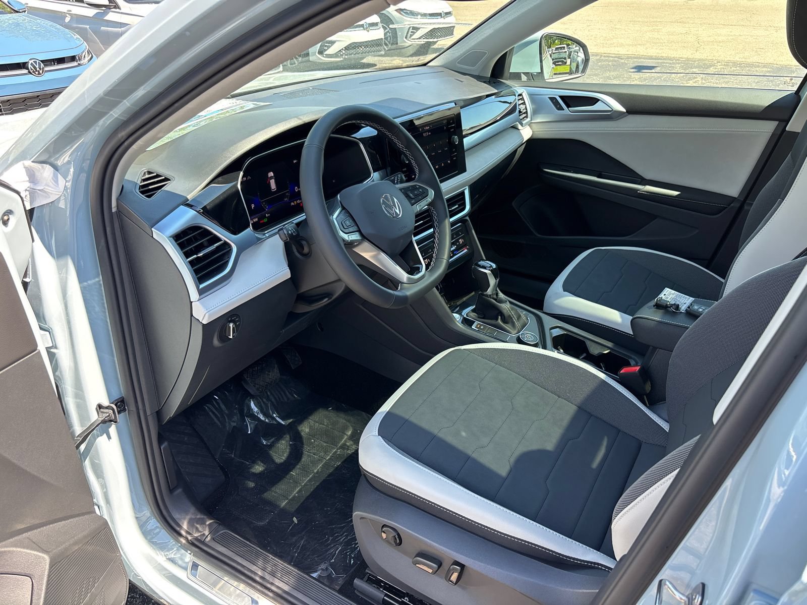 New 2026 Volkswagen Taos SE AWD/4WD image 24