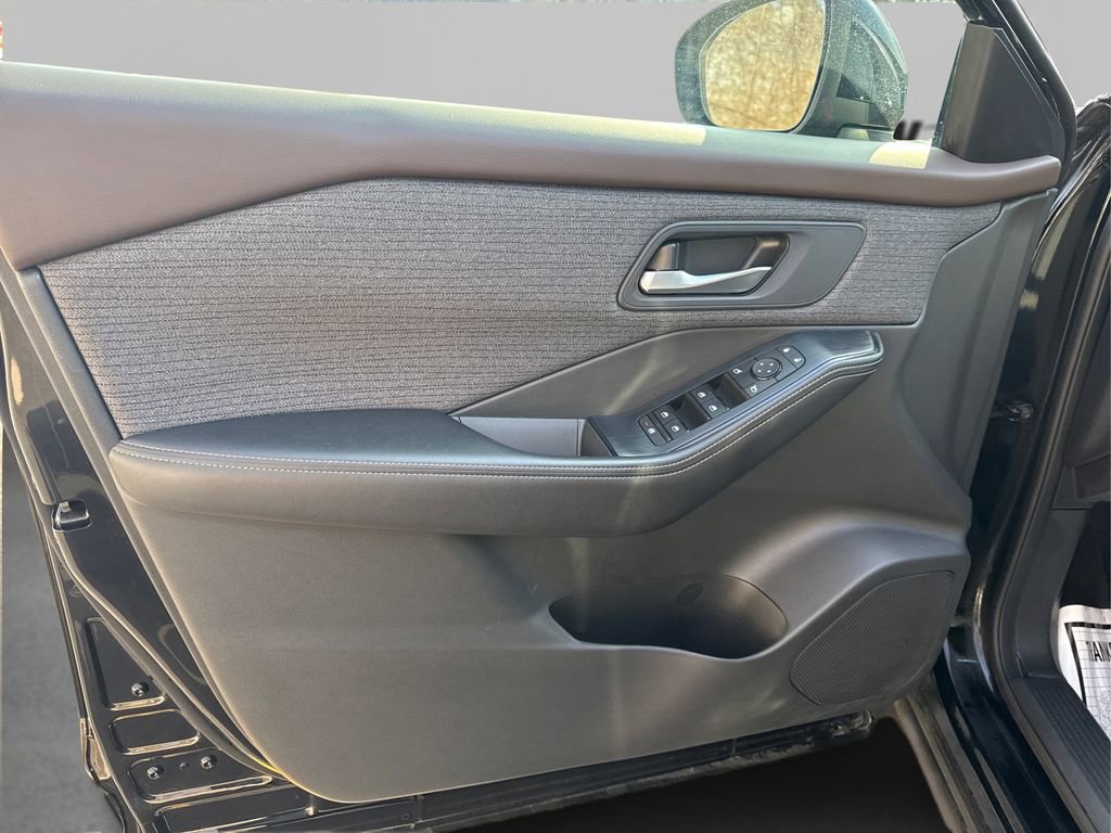 Used 2021 Nissan Rogue SV image 22