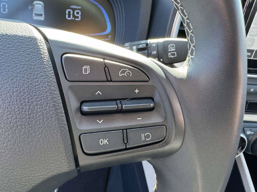 Used 2024 Hyundai Venue Limited FWD image 20