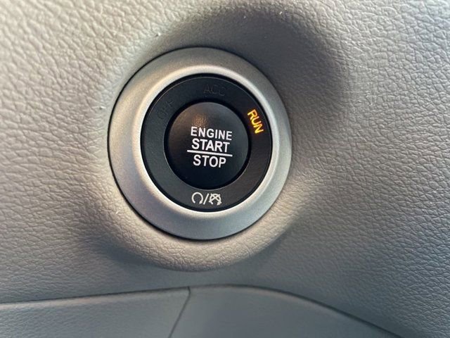 Used 2023 Chrysler Pacifica Touring-L image 17