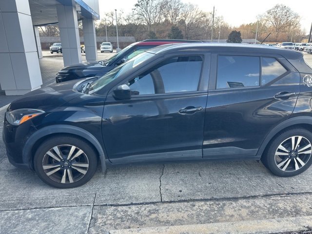 Used 2020 Nissan Kicks SV image 1