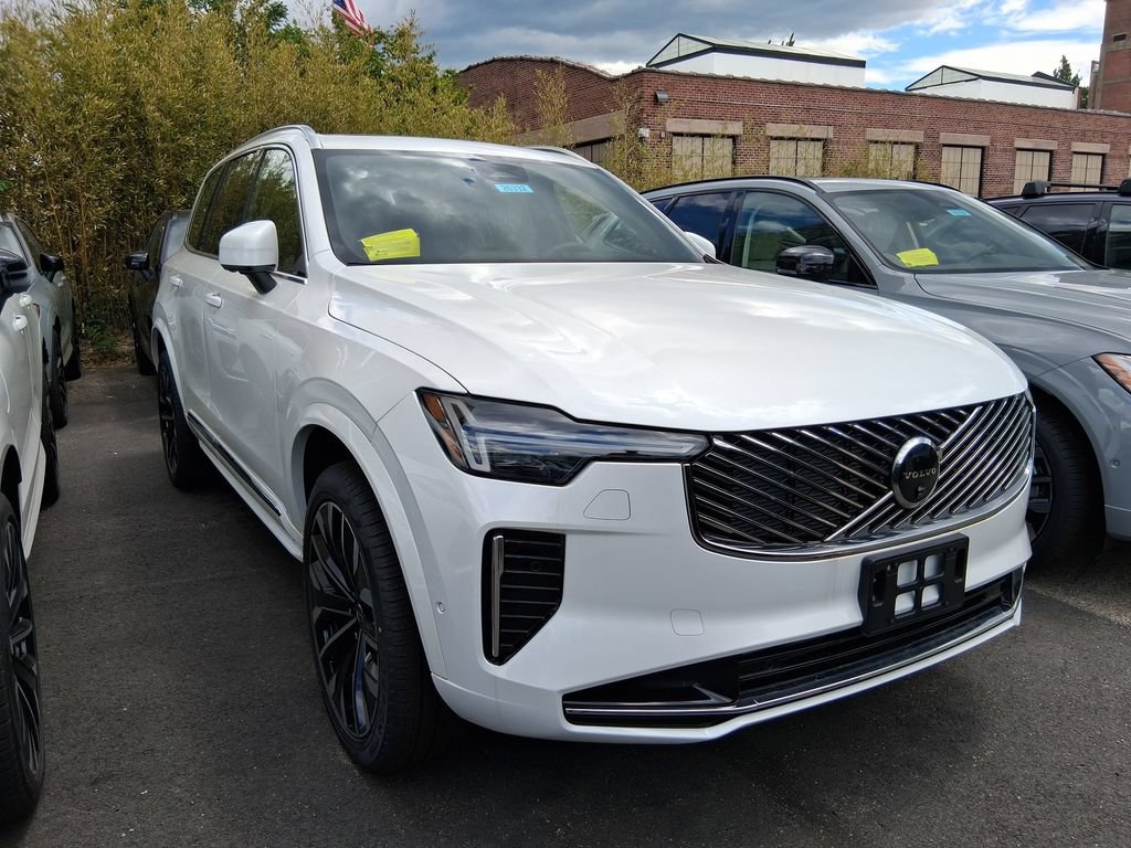 New 2026 Volvo XC90 T8 Plus w/ Protection Package Premier AWD/4WD image 2