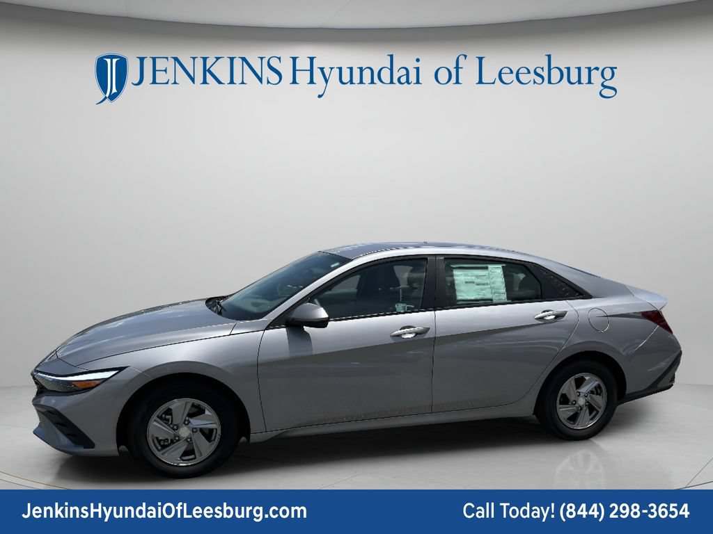New 2025 Hyundai Elantra SE FWD image 10