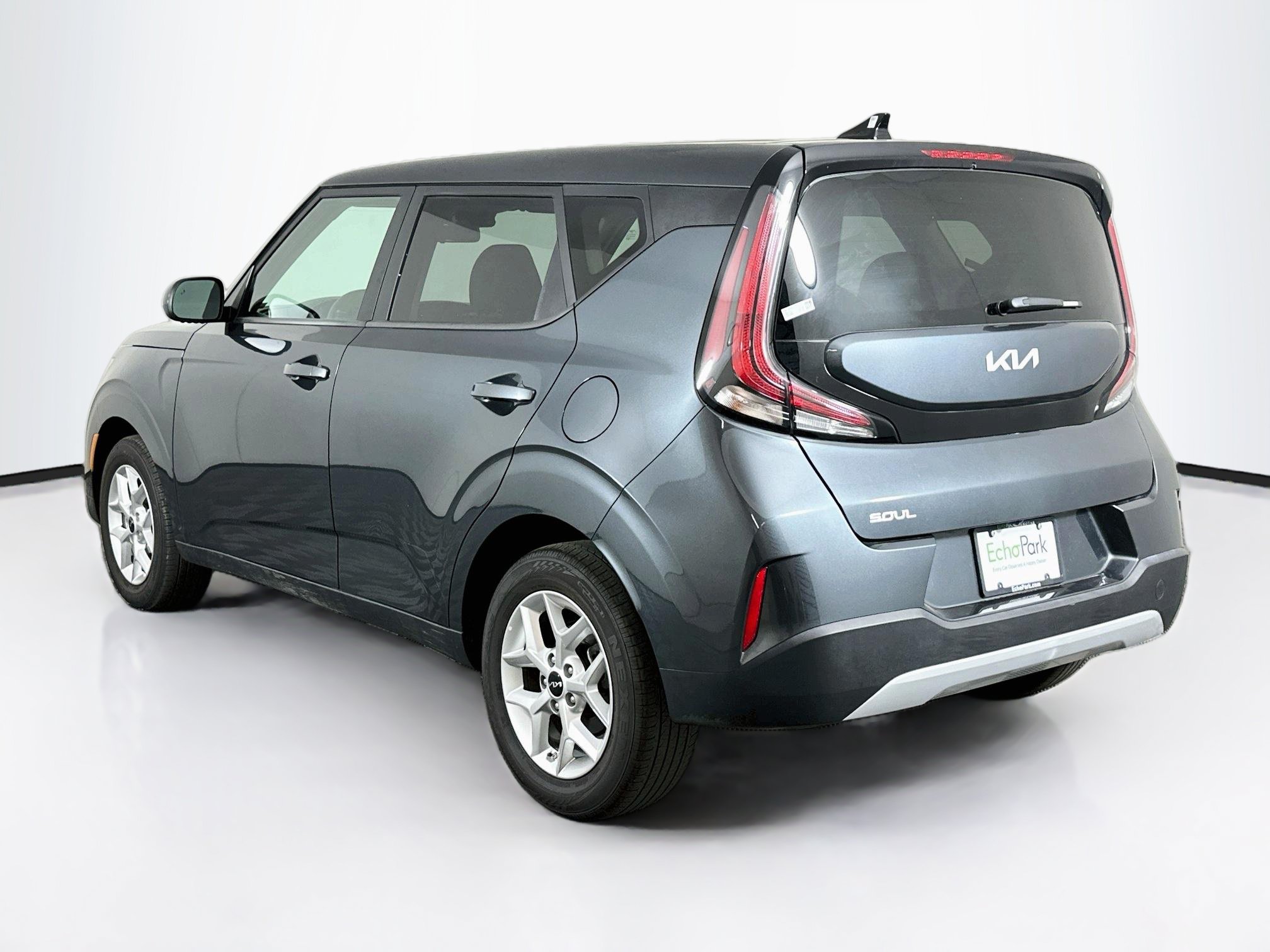 Used 2025 Kia Soul LX w/ LX Technology Package FWD image 5