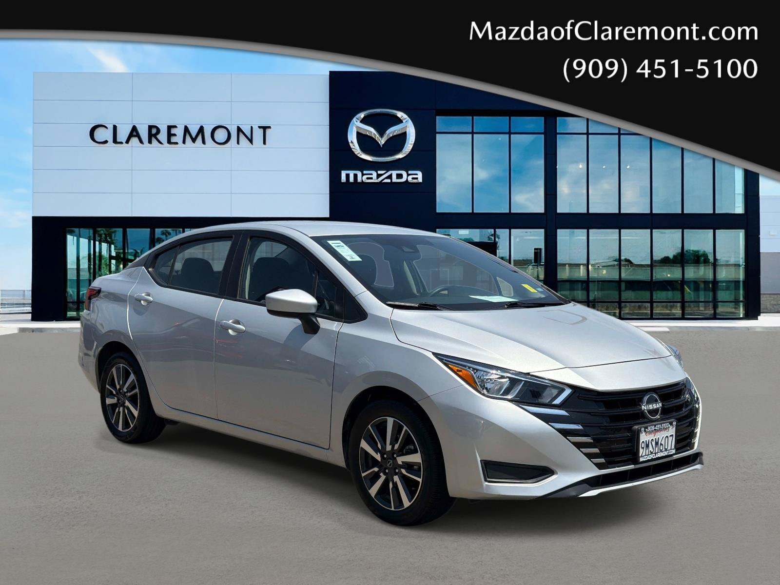 Used 2024 Nissan Versa SV FWD image 1