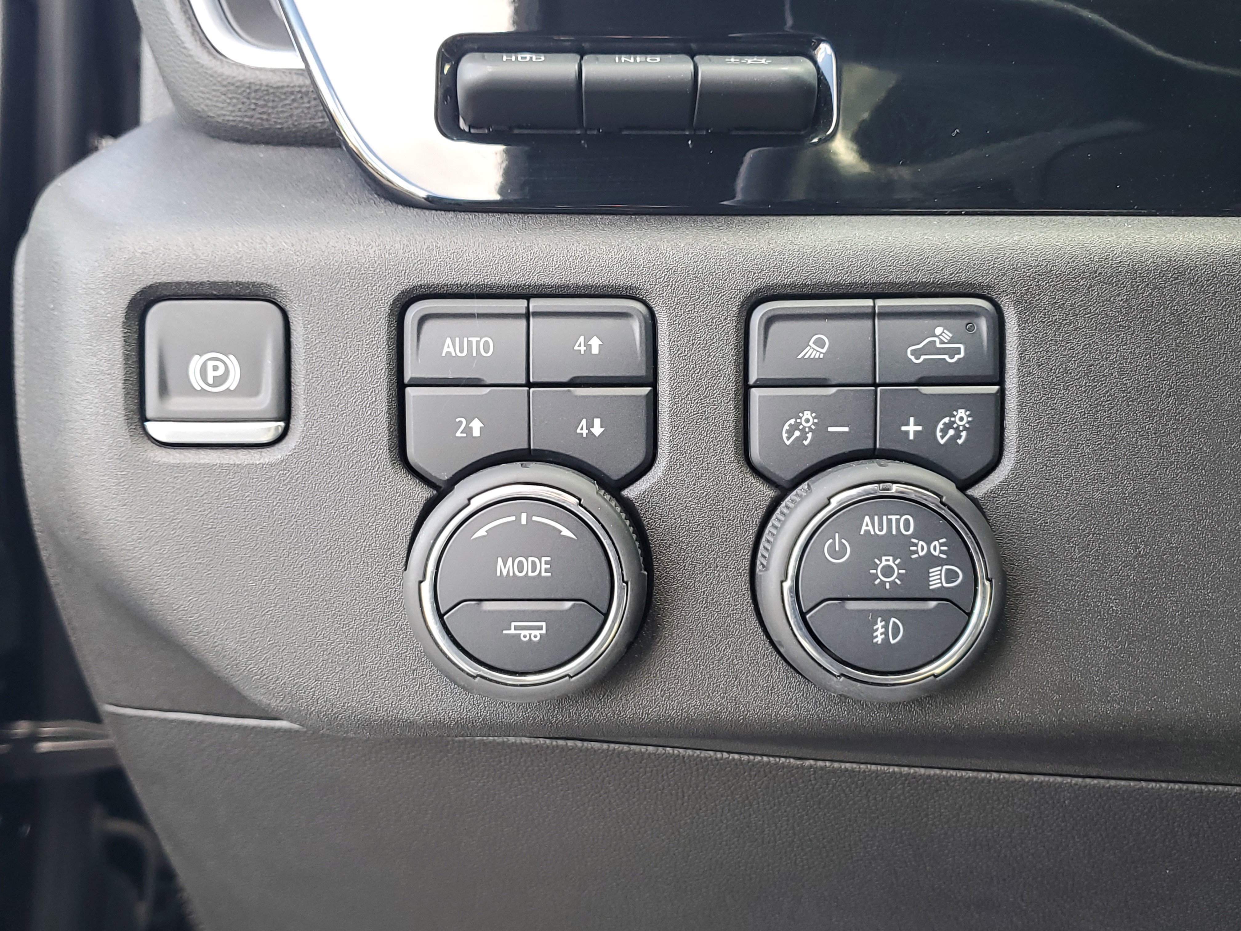 Used 2025 Chevrolet Silverado 3500 LTZ w/ LTZ Plus Package image 29