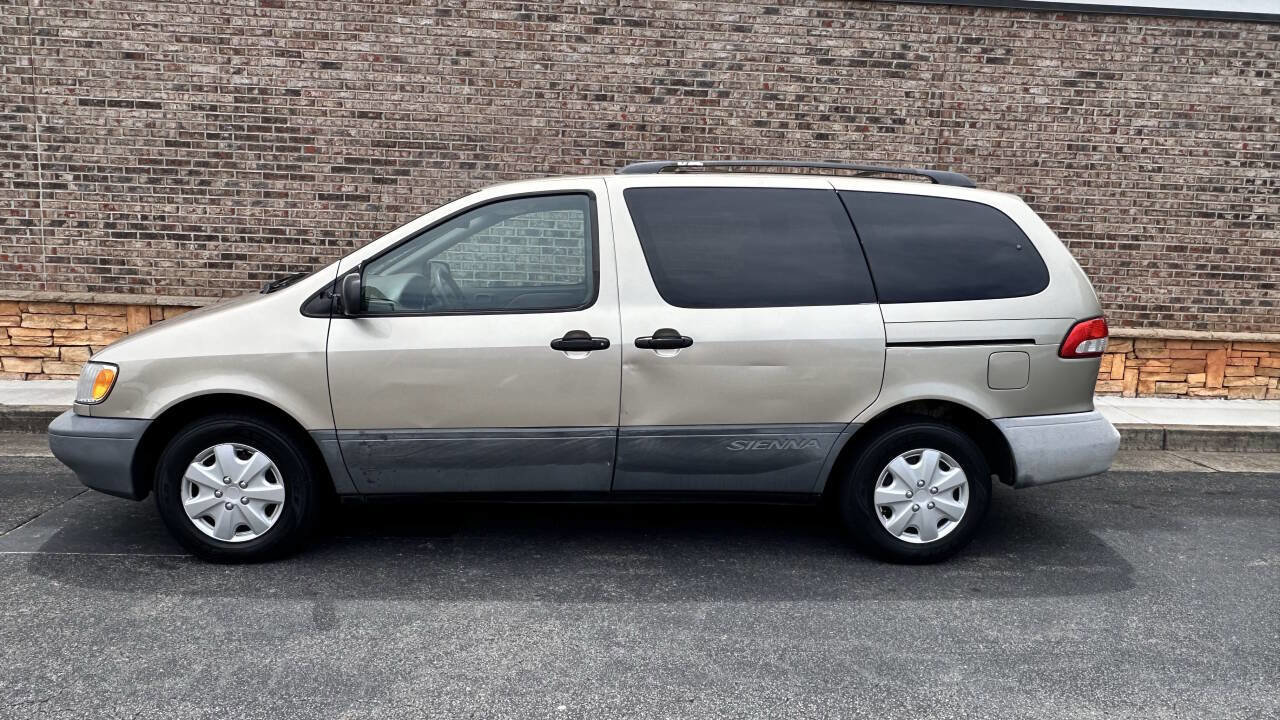 Used 2001 Toyota Sienna LE FWD image 6