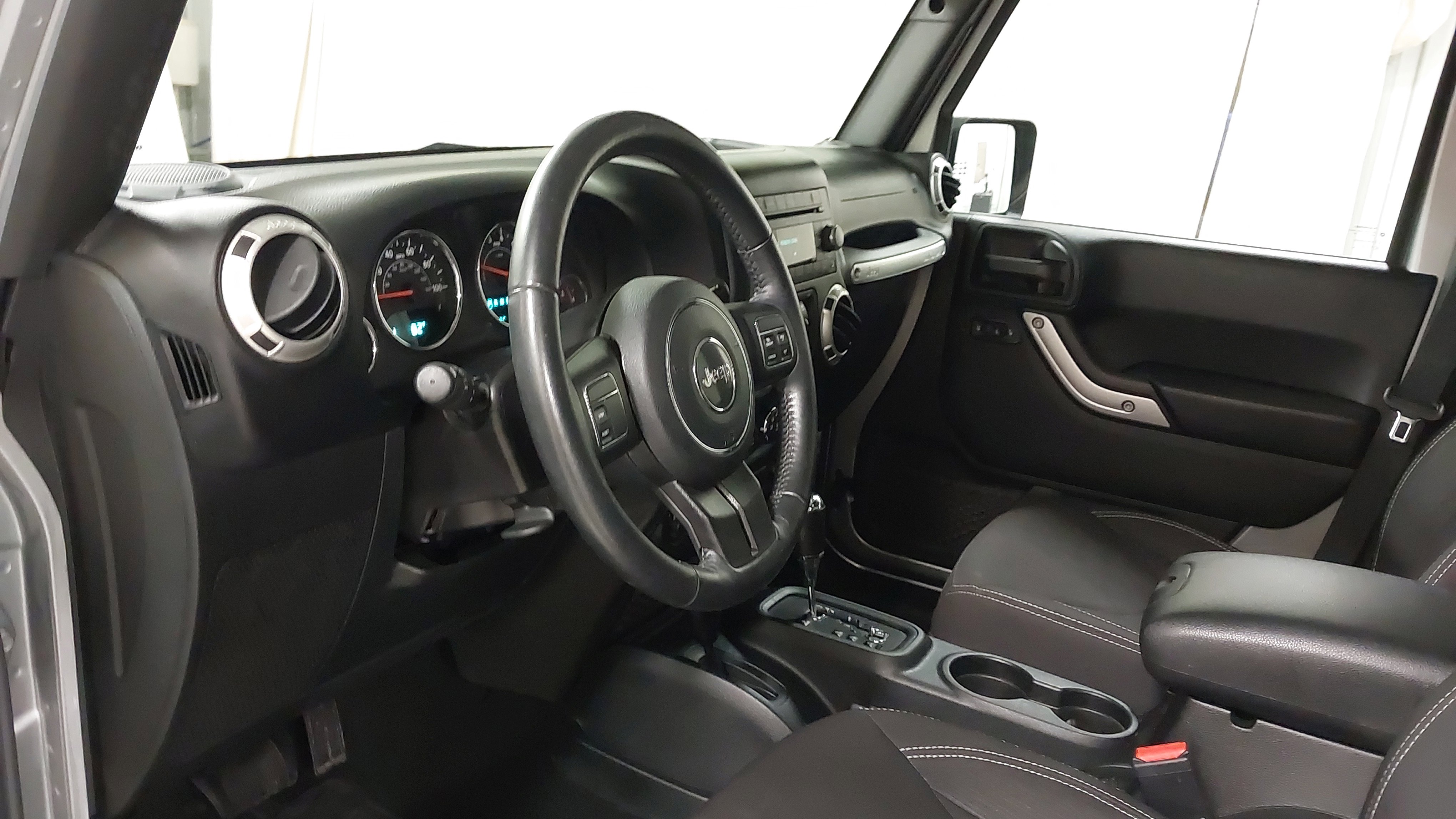 Used 2018 Jeep Wrangler Unlimited Sahara AWD/4WD image 18