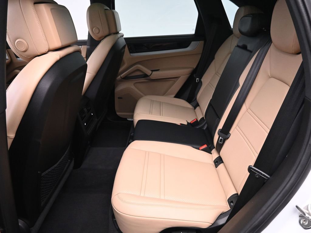 Certified 2024 Porsche Cayenne AWD/4WD image 9