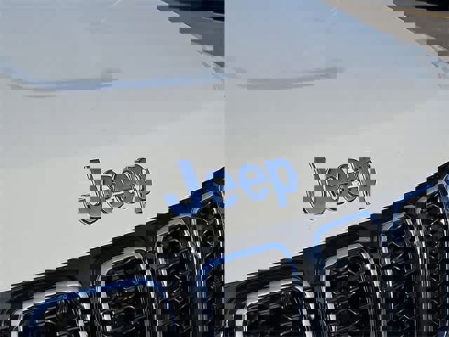 Used 2019 Jeep Grand Cherokee Laredo image 35