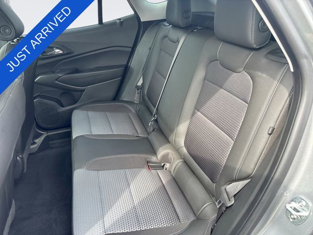 Used 2025 Chevrolet Trax LT w/ LT Convenience Package FWD image 21