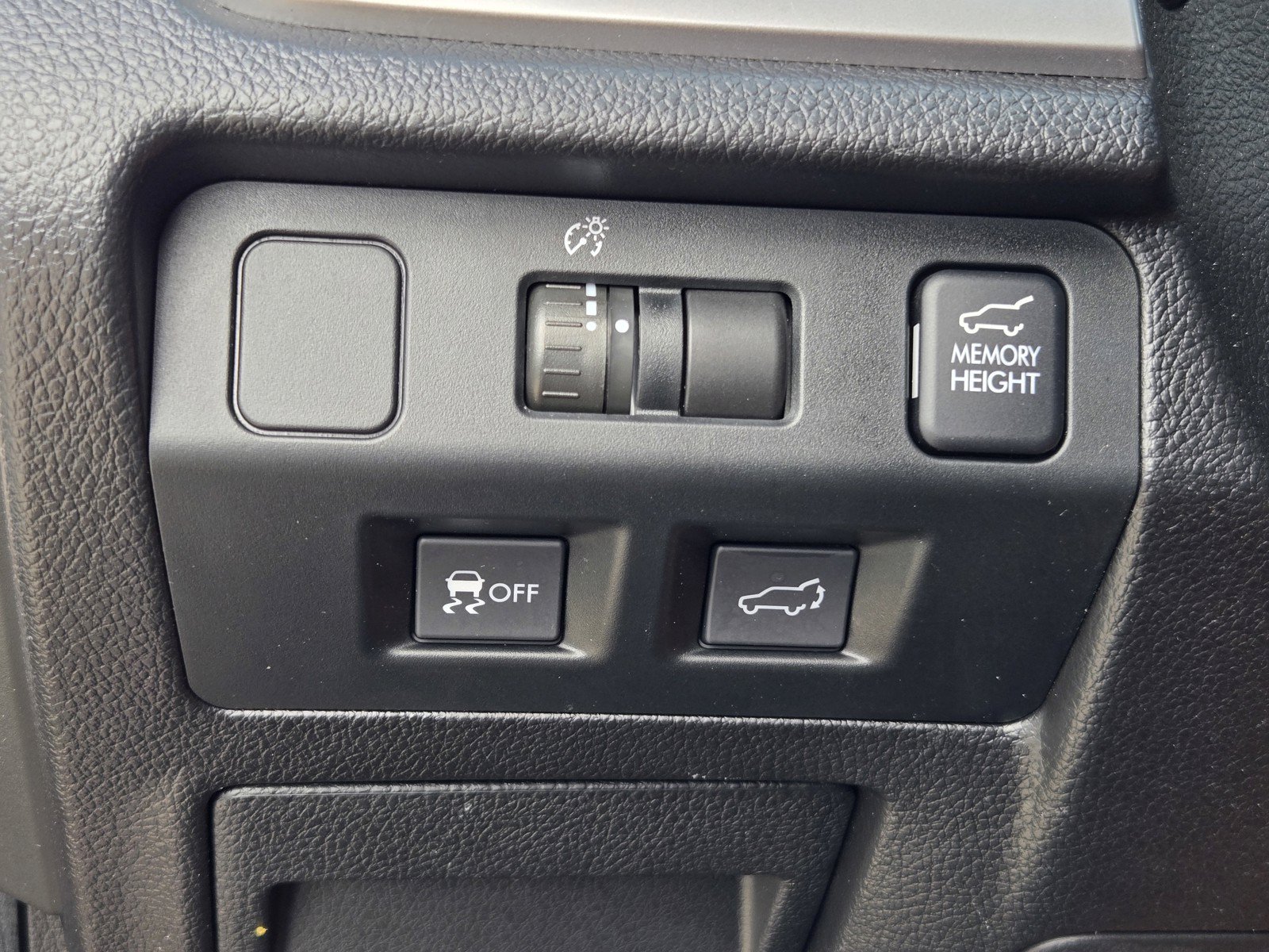 Used 2015 Subaru Forester 2.5i Touring AWD/4WD image 25