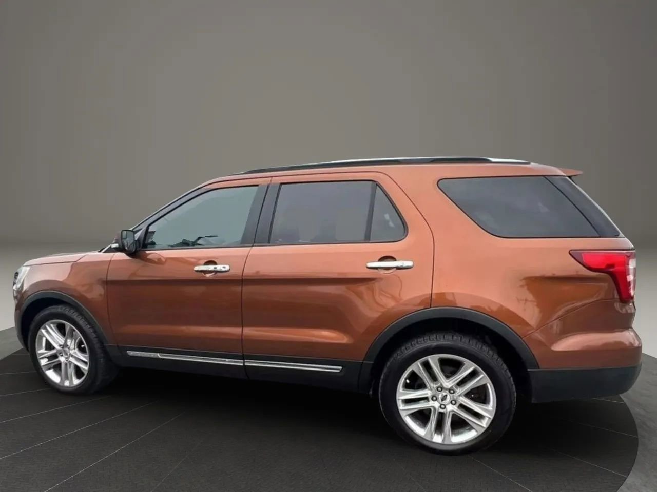 Used 2017 Ford Explorer Limited image 8