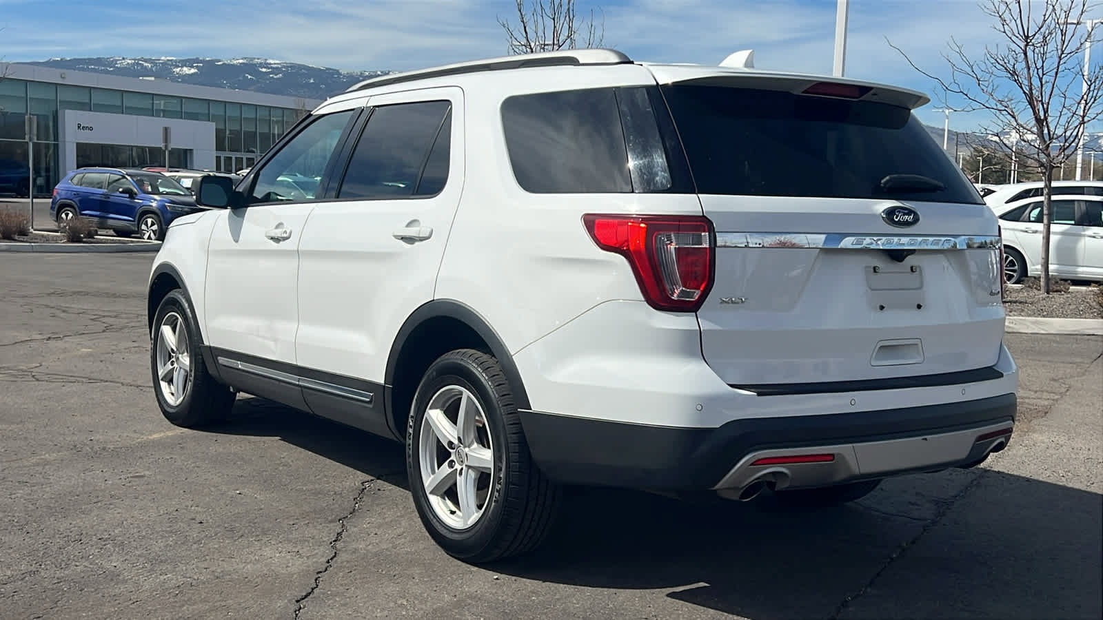 Used 2017 Ford Explorer XLT w/ Equipment Group 202A image 7
