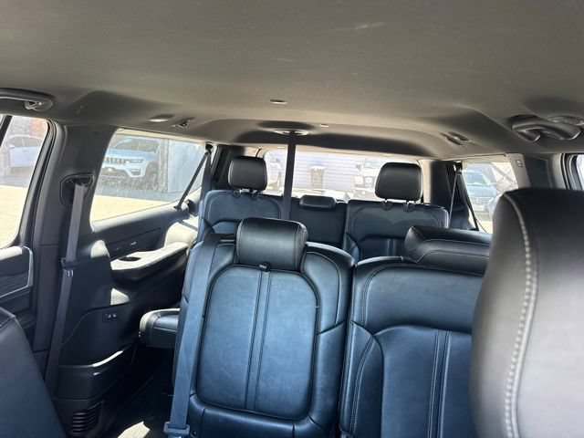 Used 2024 Jeep Wagoneer L Series II w/ Flexible Seating Group RWD image 10