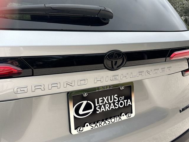 Used 2024 Toyota Grand Highlander Limited image 11