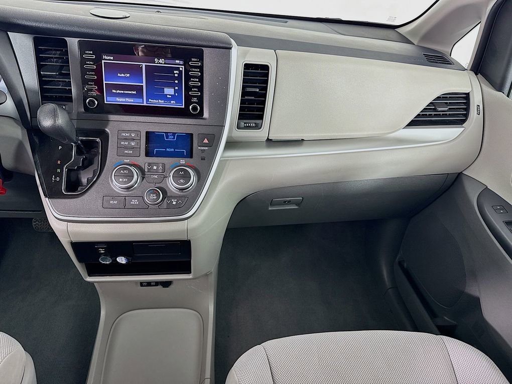 Used 2020 Toyota Sienna L image 20