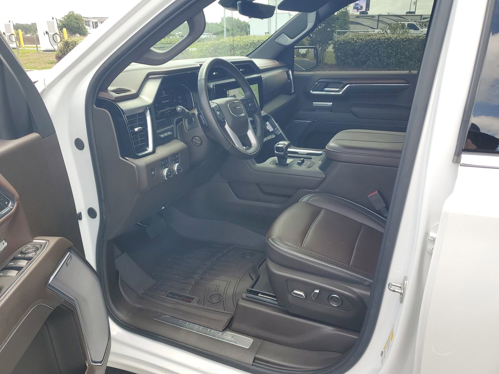 Used 2024 GMC Sierra 1500 Denali w/ Denali Reserve Package AWD/4WD image 16