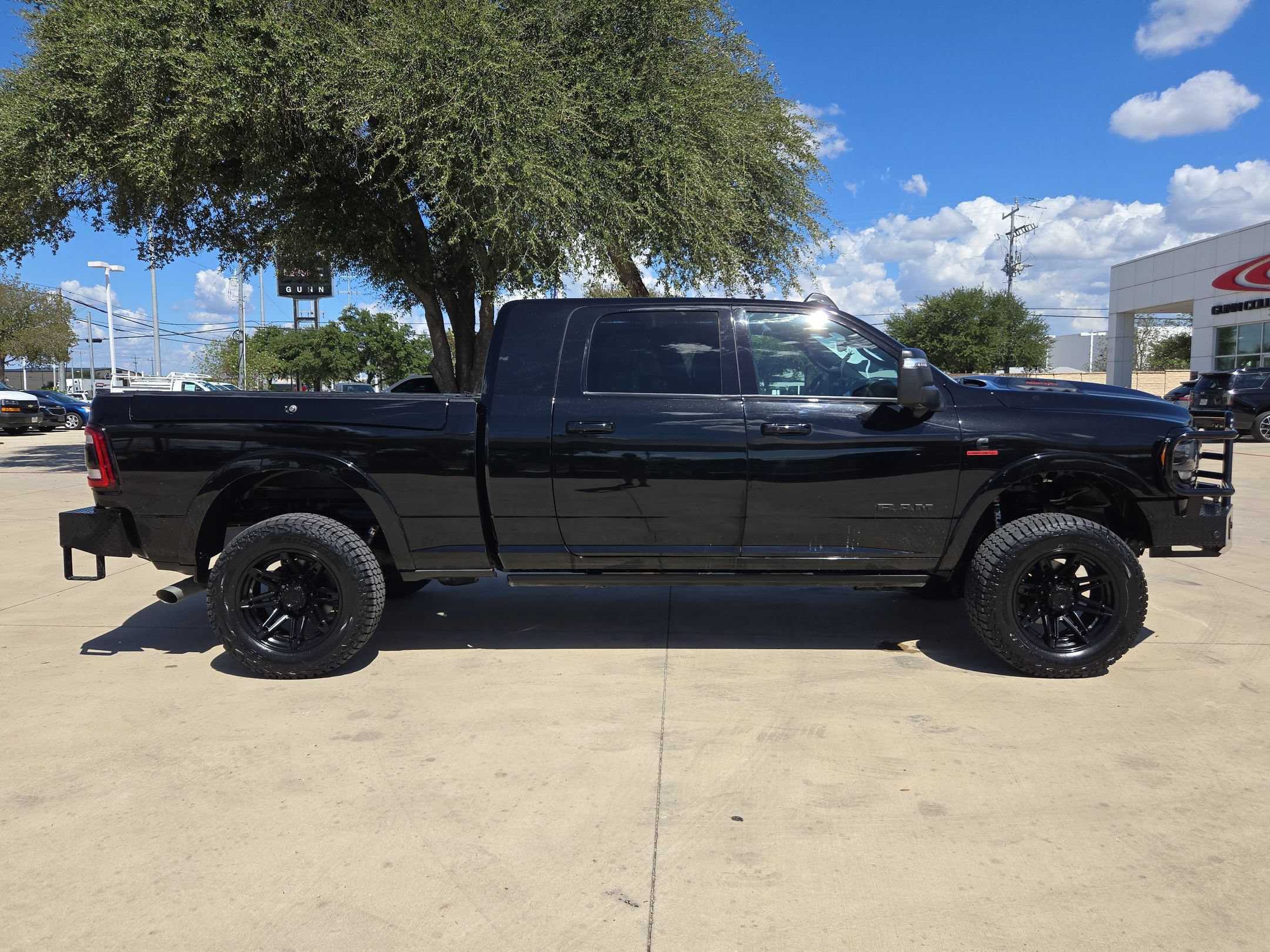 Used 2024 RAM 2500 Limited AWD/4WD image 2