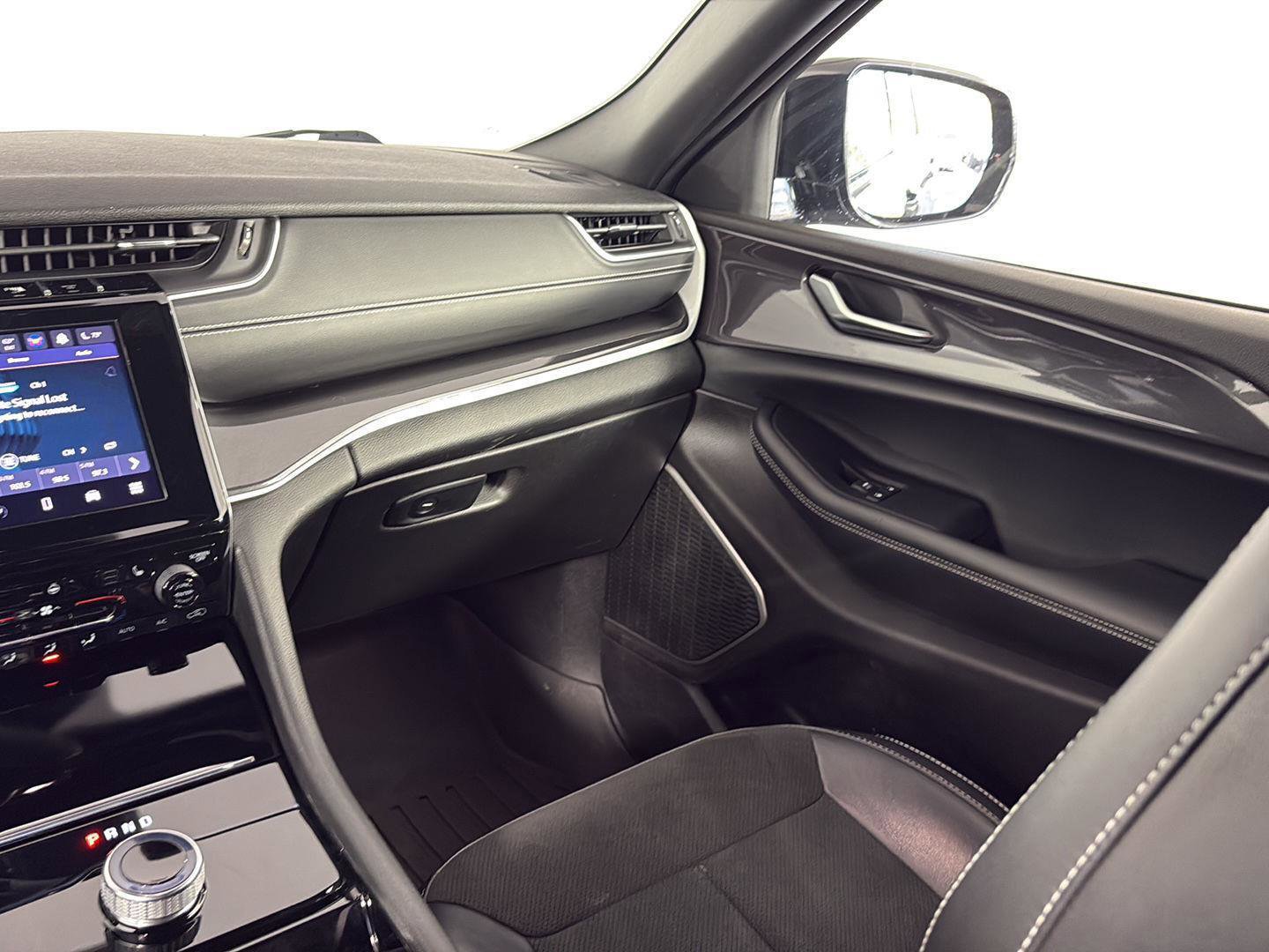 Used 2022 Jeep Grand Cherokee L Laredo image 18