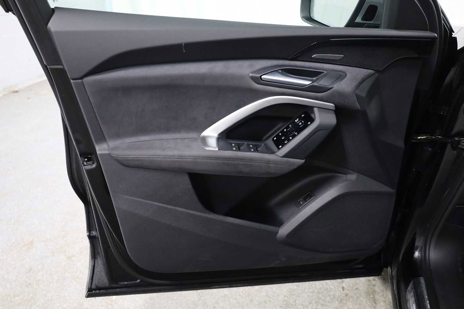 Certified 2025 Audi SQ5 Premium Plus w/ Premium Plus Package image 16